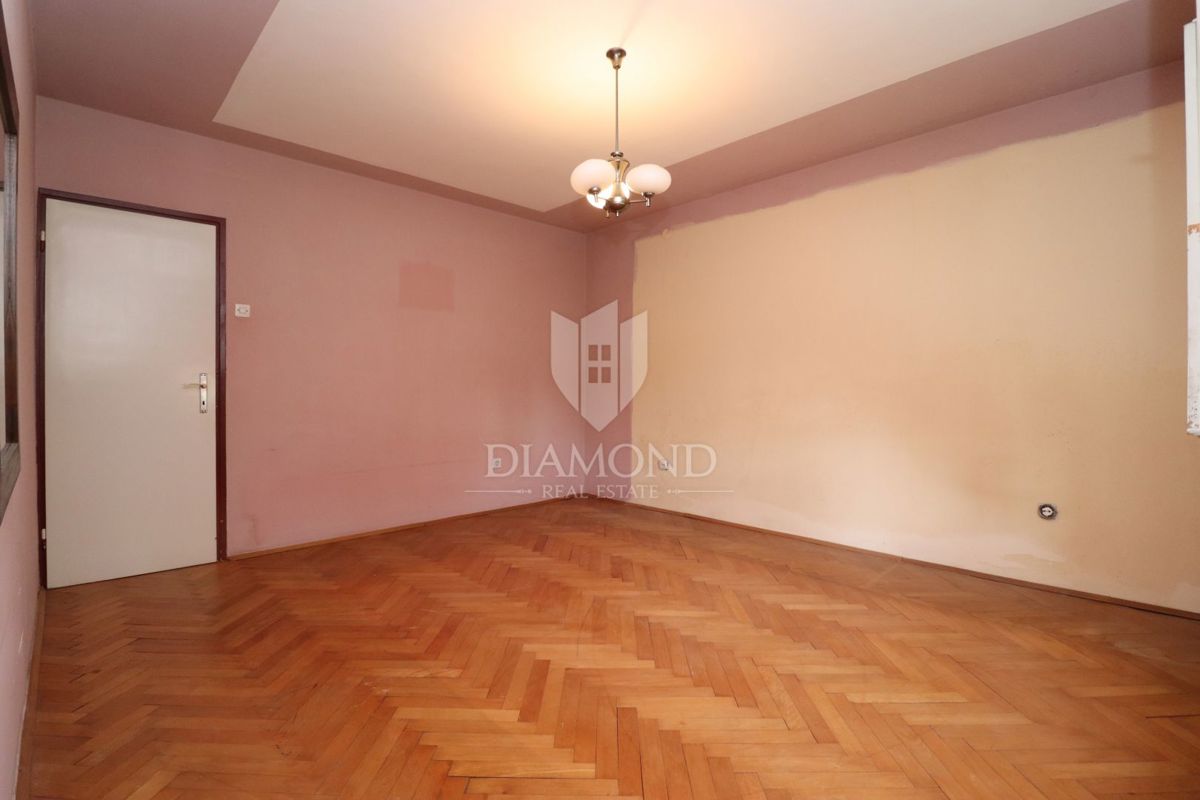 Appartamento da ristrutturare, ottima posizione, balcone