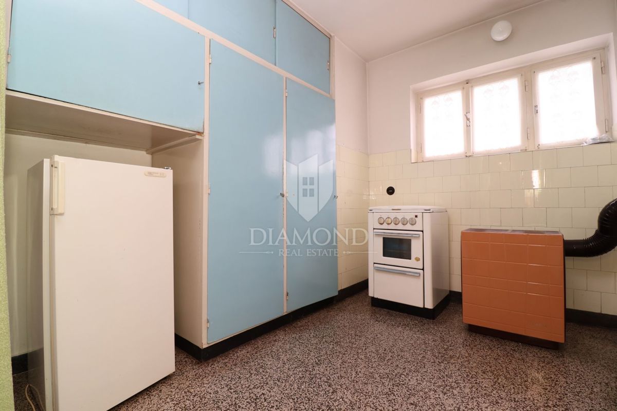 Appartamento da ristrutturare, ottima posizione, balcone