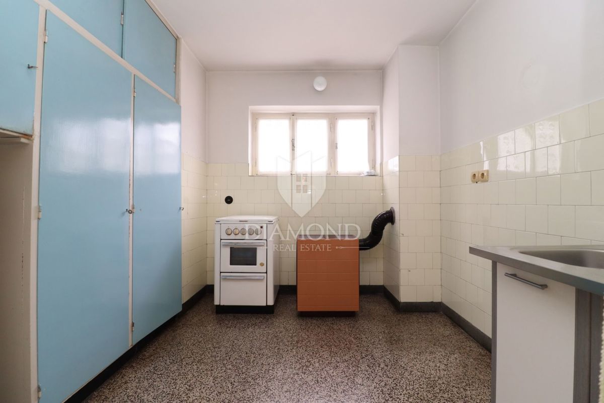 Appartamento da ristrutturare, ottima posizione, balcone