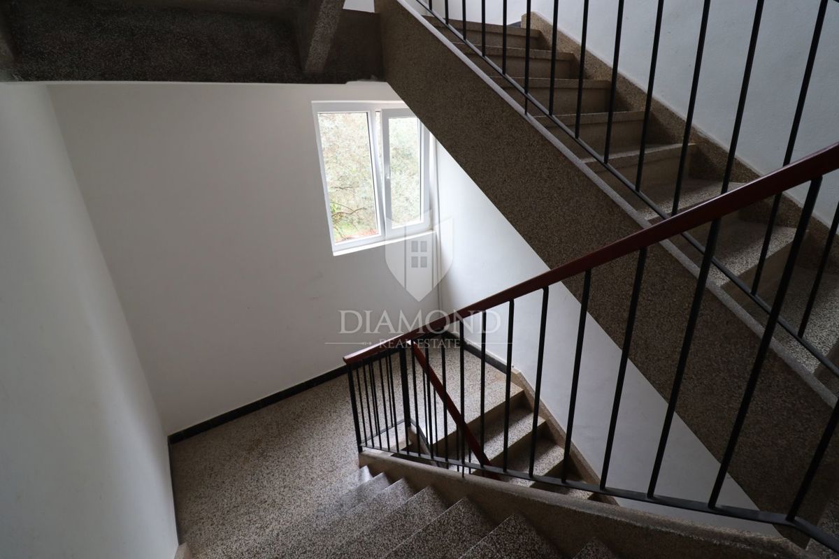 Appartamento da ristrutturare, ottima posizione, balcone