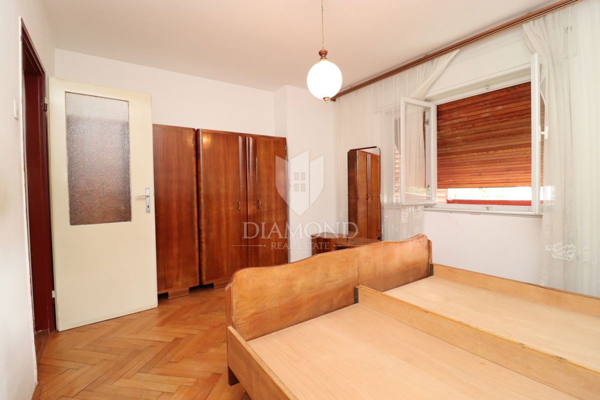 Appartamento da ristrutturare, ottima posizione, balcone