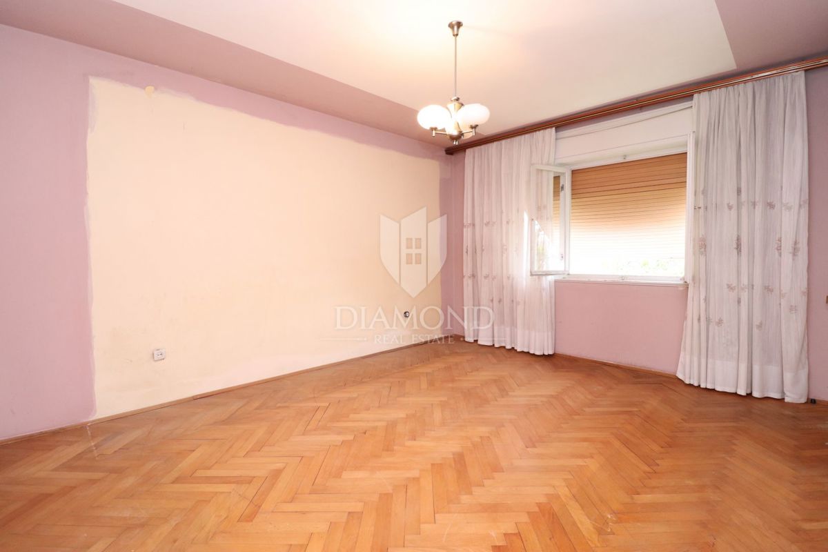 Appartamento da ristrutturare, ottima posizione, balcone