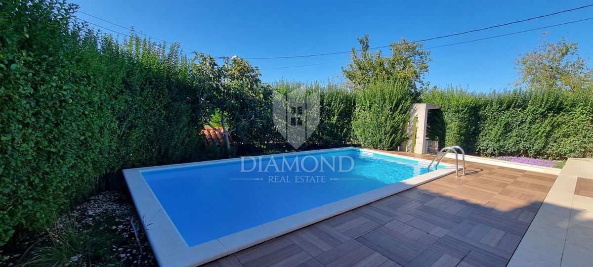 Istria, Parenzo – Affascinante villa al piano terra con piscina e fascino autentico