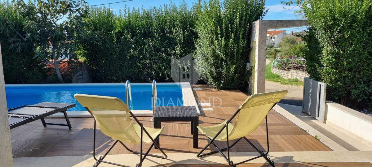 Istria, Parenzo – Affascinante villa al piano terra con piscina e fascino autentico