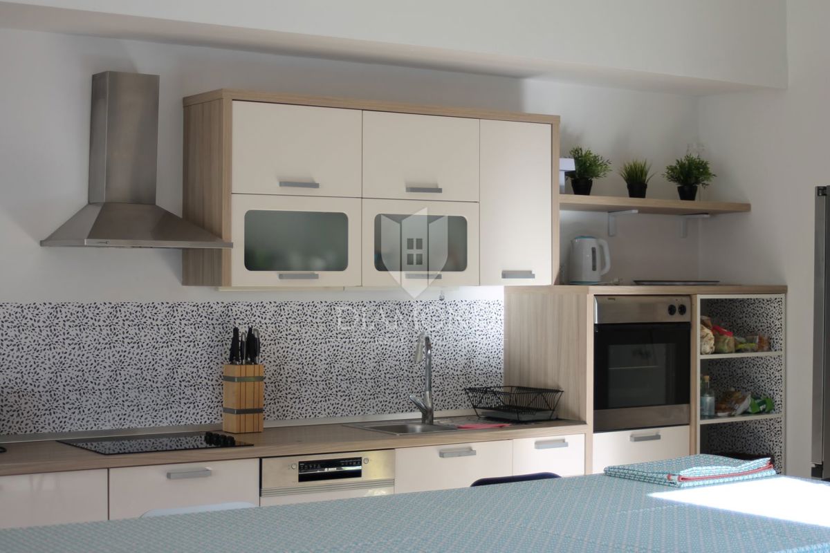 Istria, Parenzo – Affascinante villa al piano terra con piscina e fascino autentico