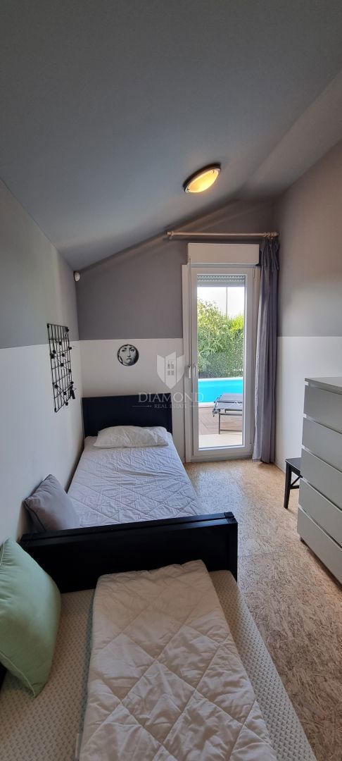 Istria, Parenzo – Affascinante villa al piano terra con piscina e fascino autentico