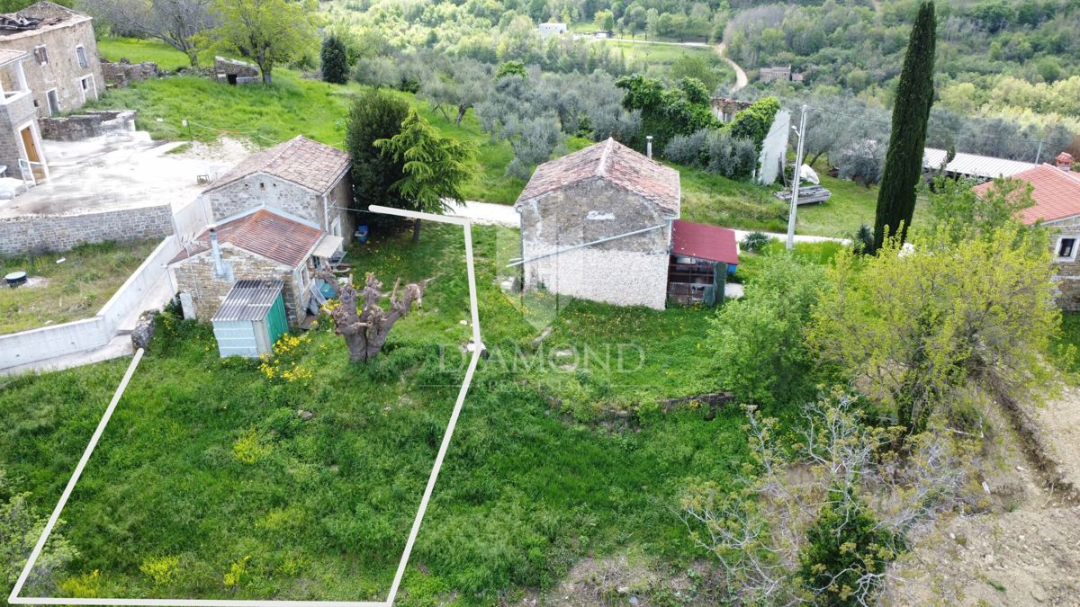 Momiano – Casa in pietra con progetto di ristrutturazione di lusso