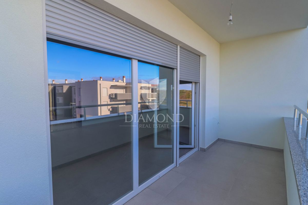 Nuovo appartamento a Medolino: 2 camere da letto, design moderno