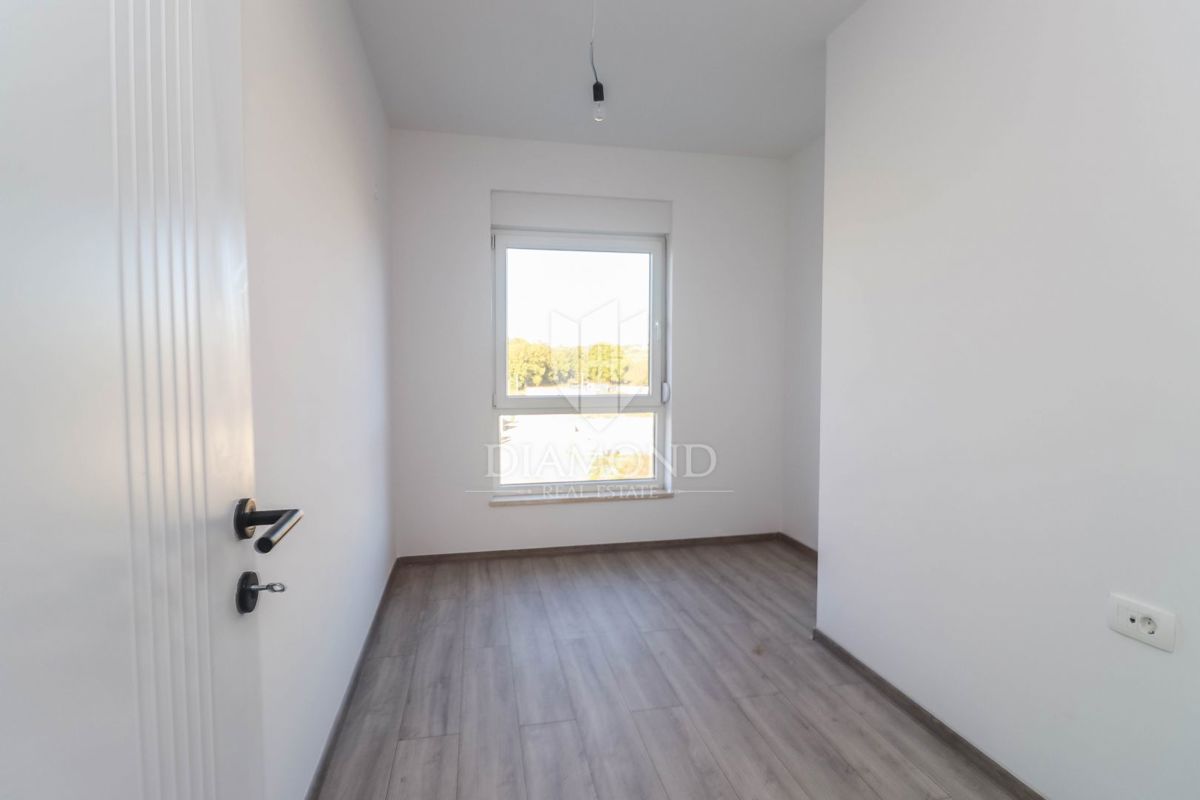 Nuovo appartamento a Medolino: 2 camere da letto, design moderno