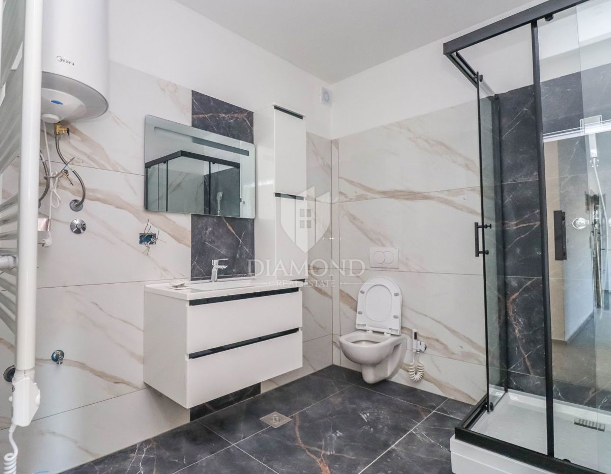 Nuovo appartamento a Medolino: 2 camere da letto, design moderno