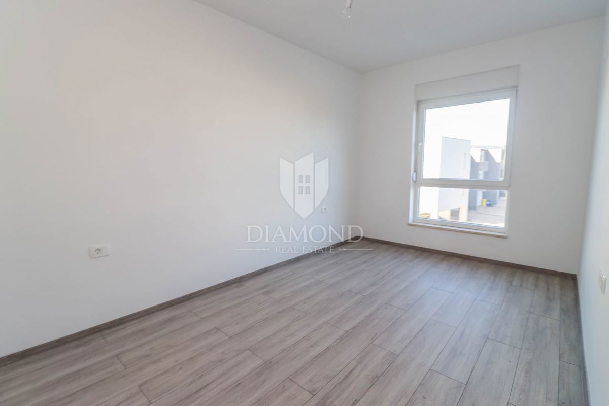 Nuovo appartamento a Medolino: 2 camere da letto, design moderno