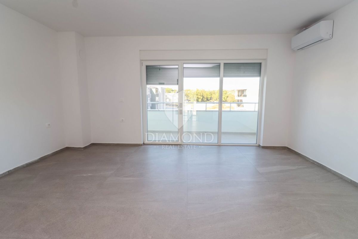 Nuovo appartamento a Medolino: 2 camere da letto, design moderno