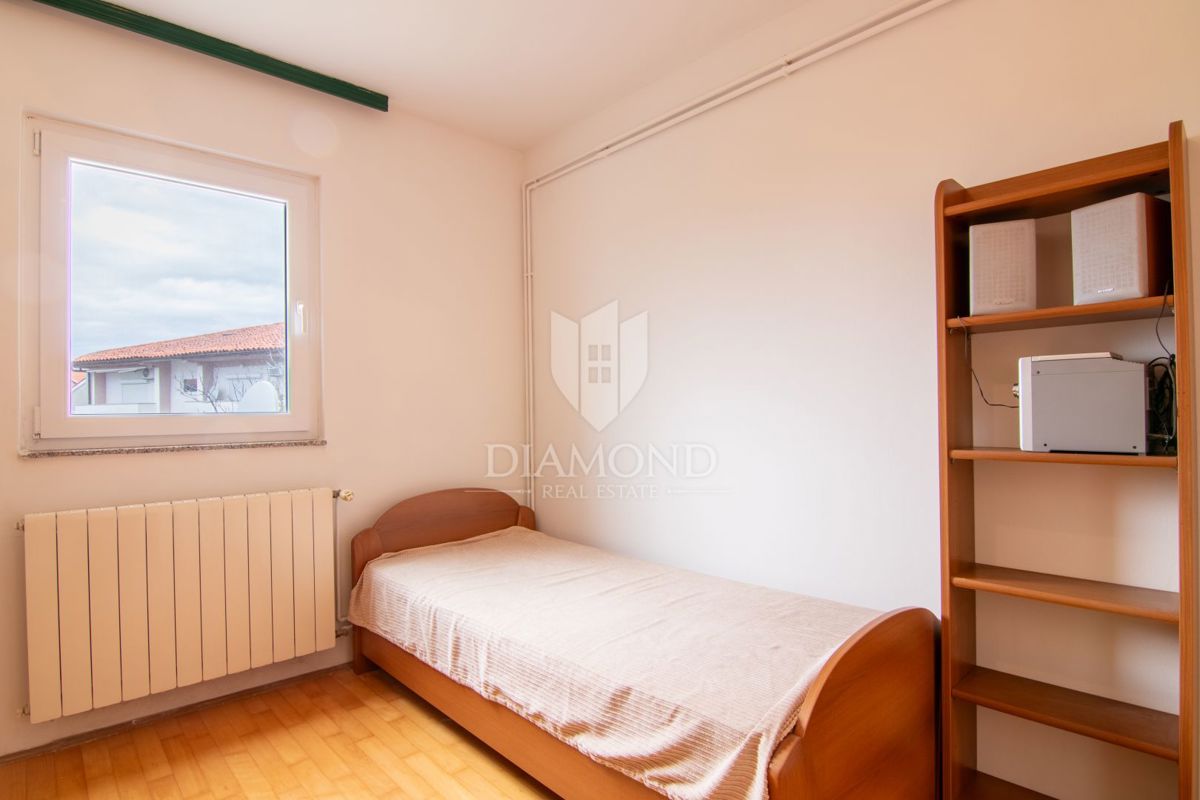 Krk, appartamento con due camere da letto al primo piano, vicino alla spiaggia