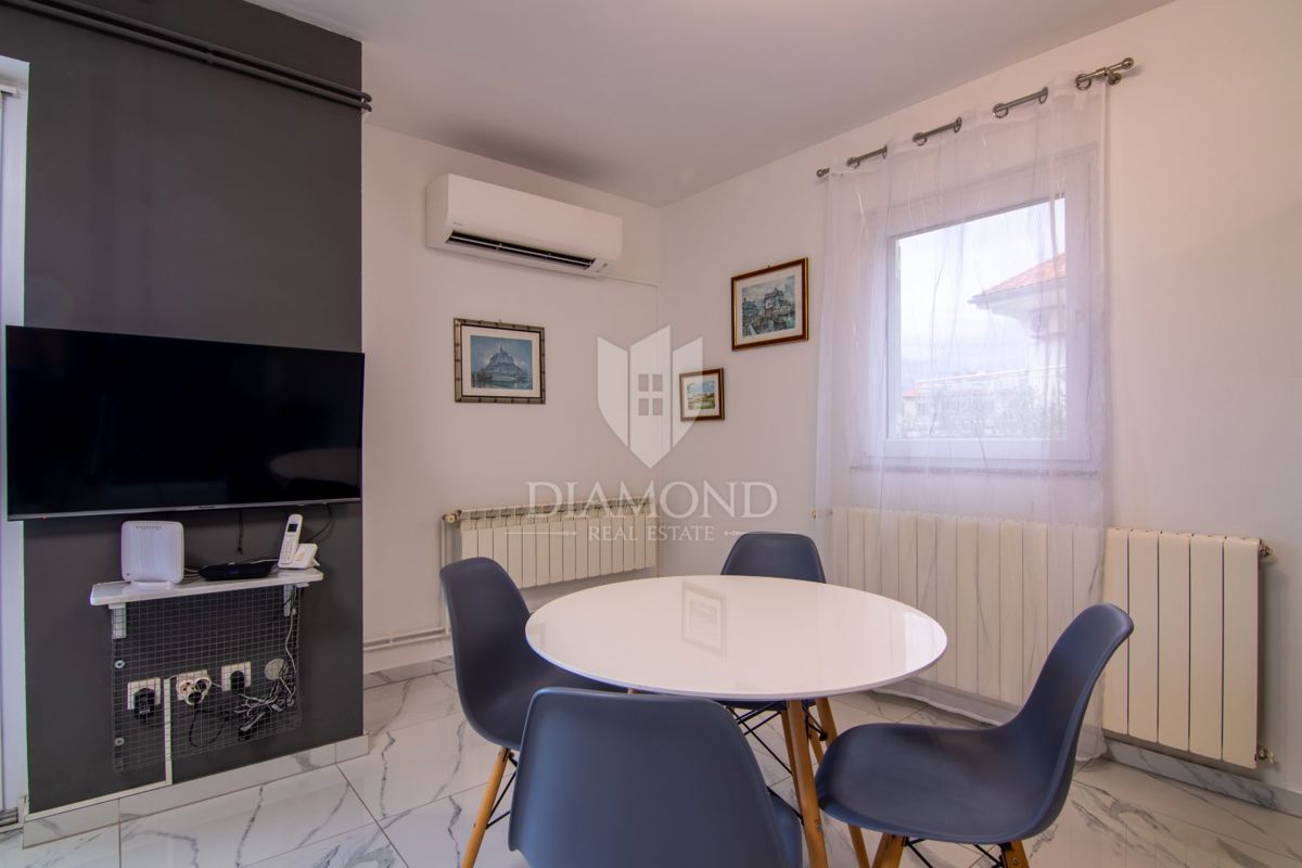 Krk, appartamento con due camere da letto al primo piano, vicino alla spiaggia