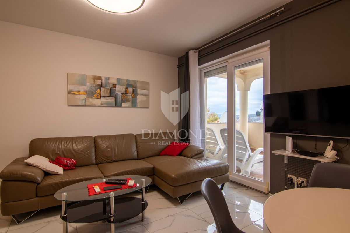 Krk, appartamento con due camere da letto al primo piano, vicino alla spiaggia