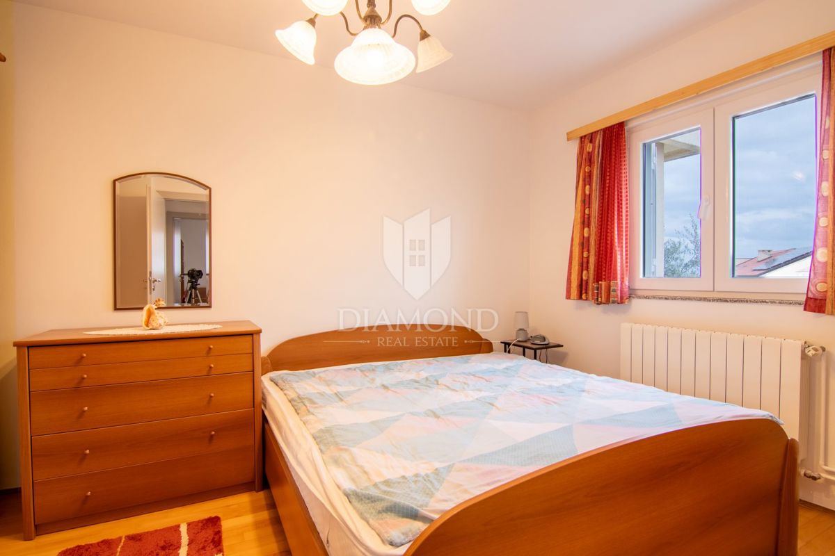 Krk, appartamento con due camere da letto al primo piano, vicino alla spiaggia