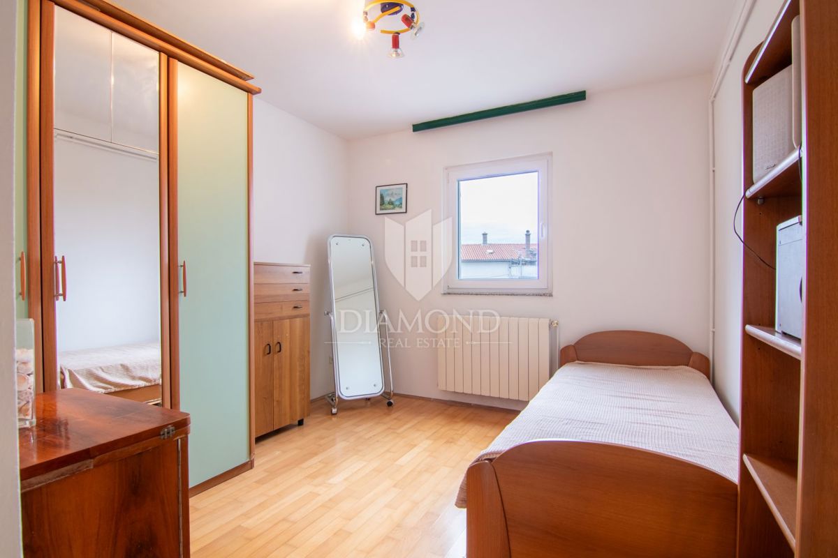 Krk, appartamento con due camere da letto al primo piano, vicino alla spiaggia