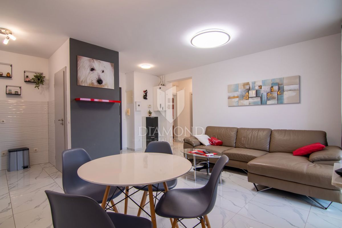 Krk, appartamento con due camere da letto al primo piano, vicino alla spiaggia