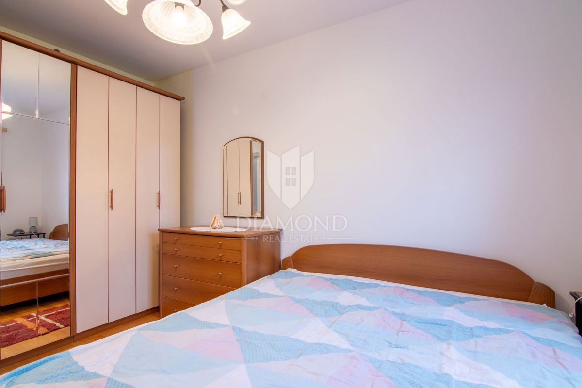 Krk, appartamento con due camere da letto al primo piano, vicino alla spiaggia