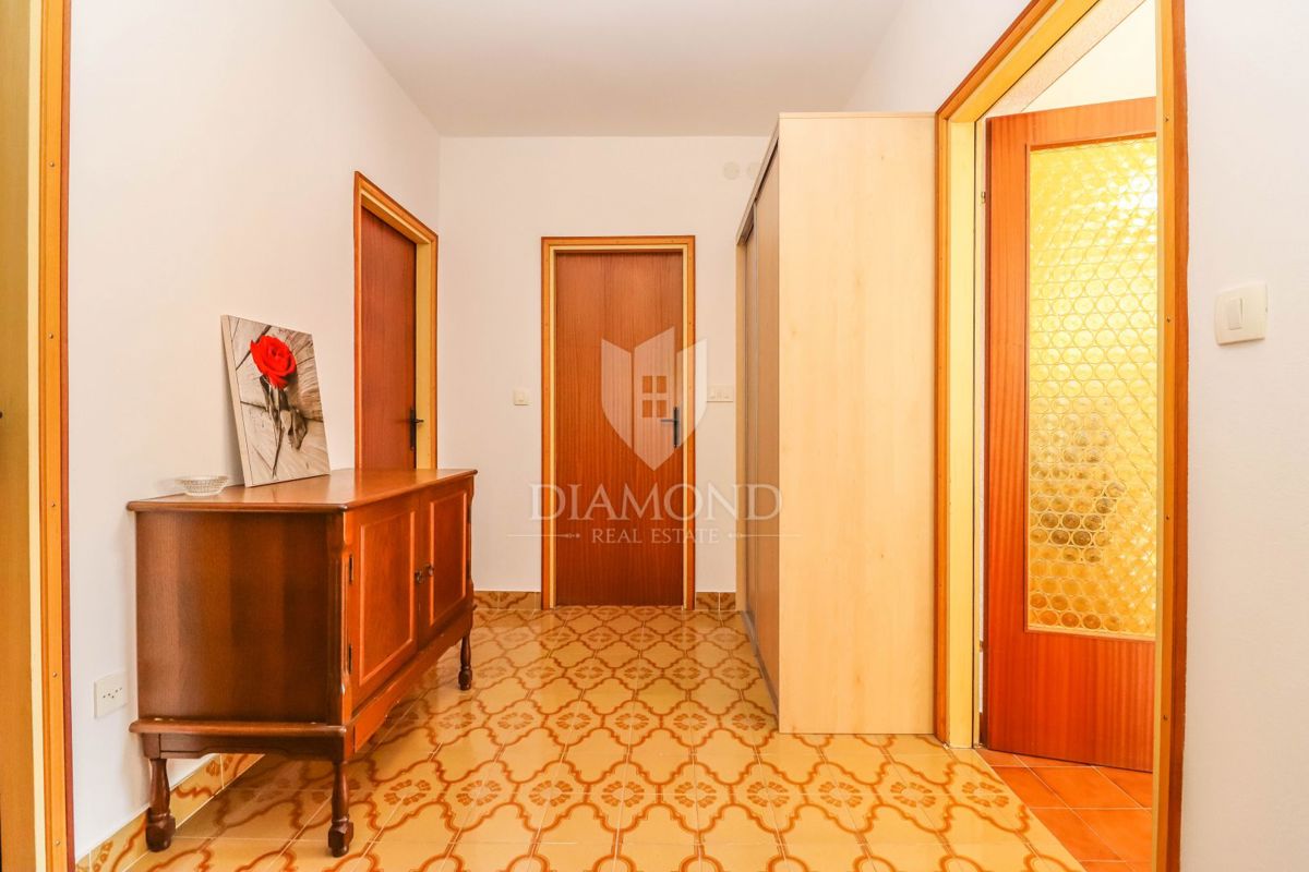 Pola, casa con due appartamenti e garage in una strada tranquilla!