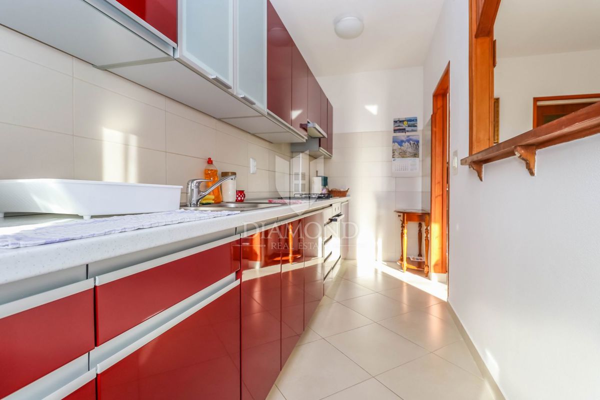 Pola, casa con due appartamenti e garage in una strada tranquilla!