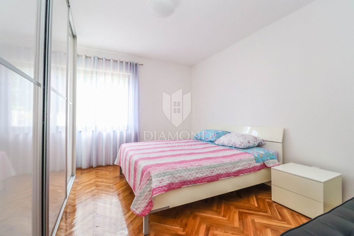 Pola, casa con due appartamenti e garage in una strada tranquilla!