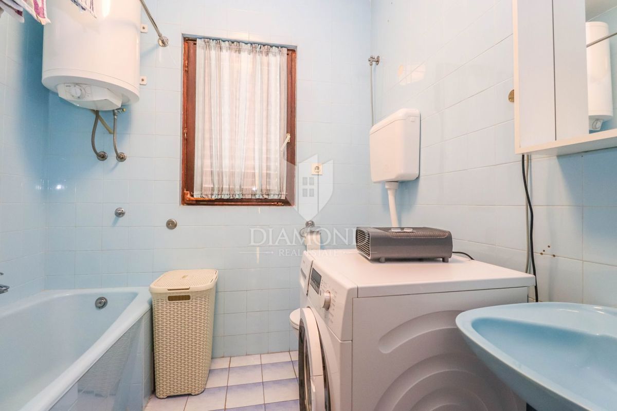 Pola, casa con due appartamenti e garage in una strada tranquilla!