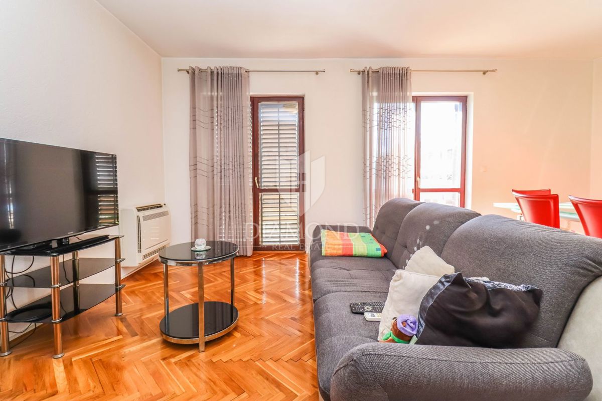 Pola, casa con due appartamenti e garage in una strada tranquilla!