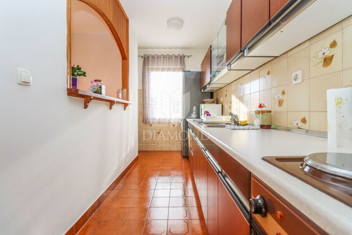 Pola, casa con due appartamenti e garage in una strada tranquilla!