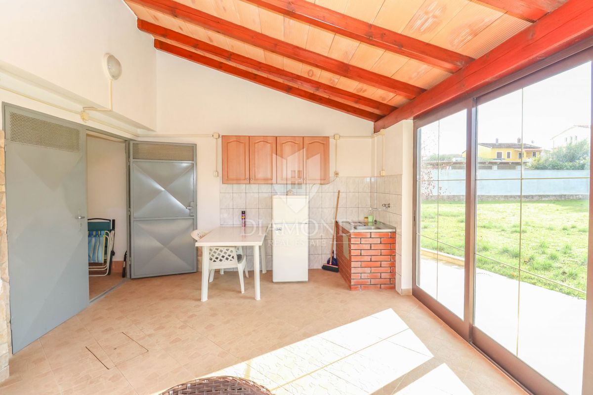 Pola, casa con due appartamenti e garage in una strada tranquilla!