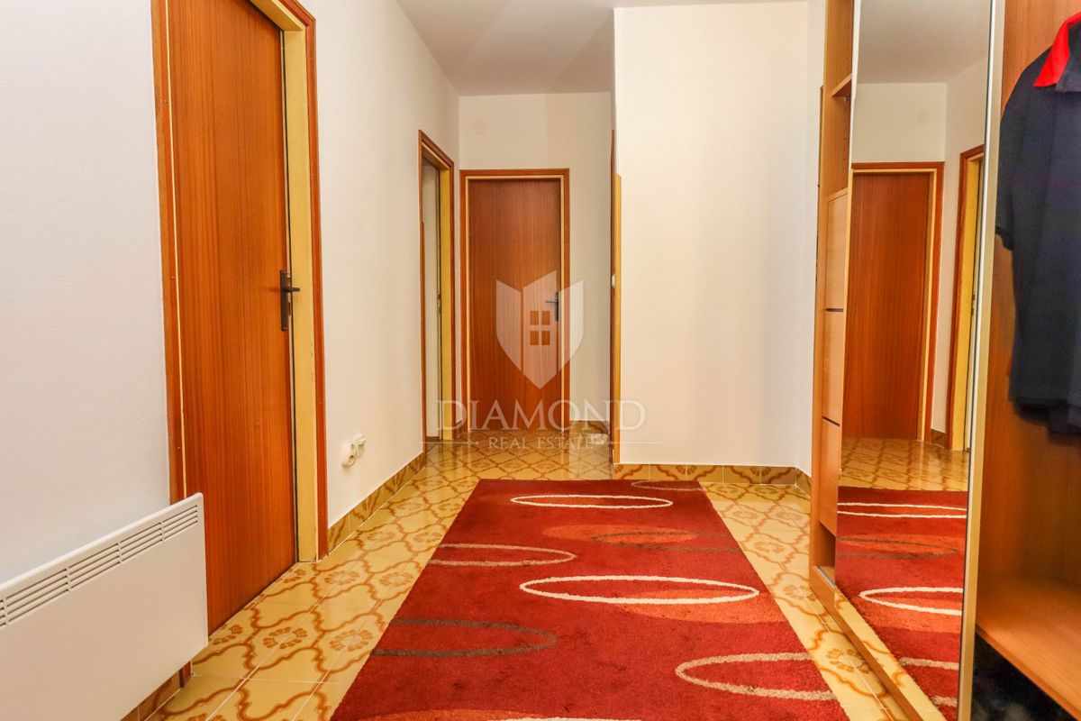 Pola, casa con due appartamenti e garage in una strada tranquilla!