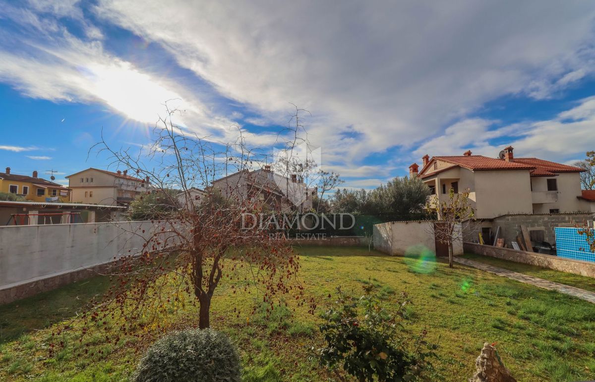 Pola, casa con due appartamenti e garage in una strada tranquilla!