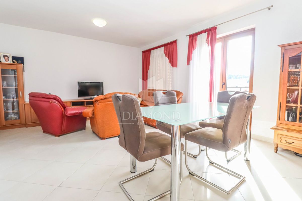 Pola, casa con due appartamenti e garage in una strada tranquilla!