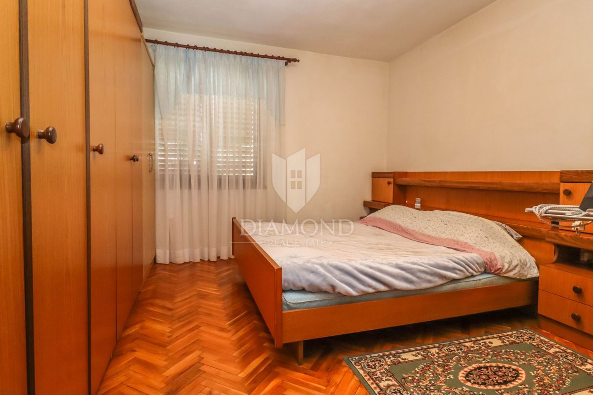 Pola, casa con due appartamenti e garage in una strada tranquilla!