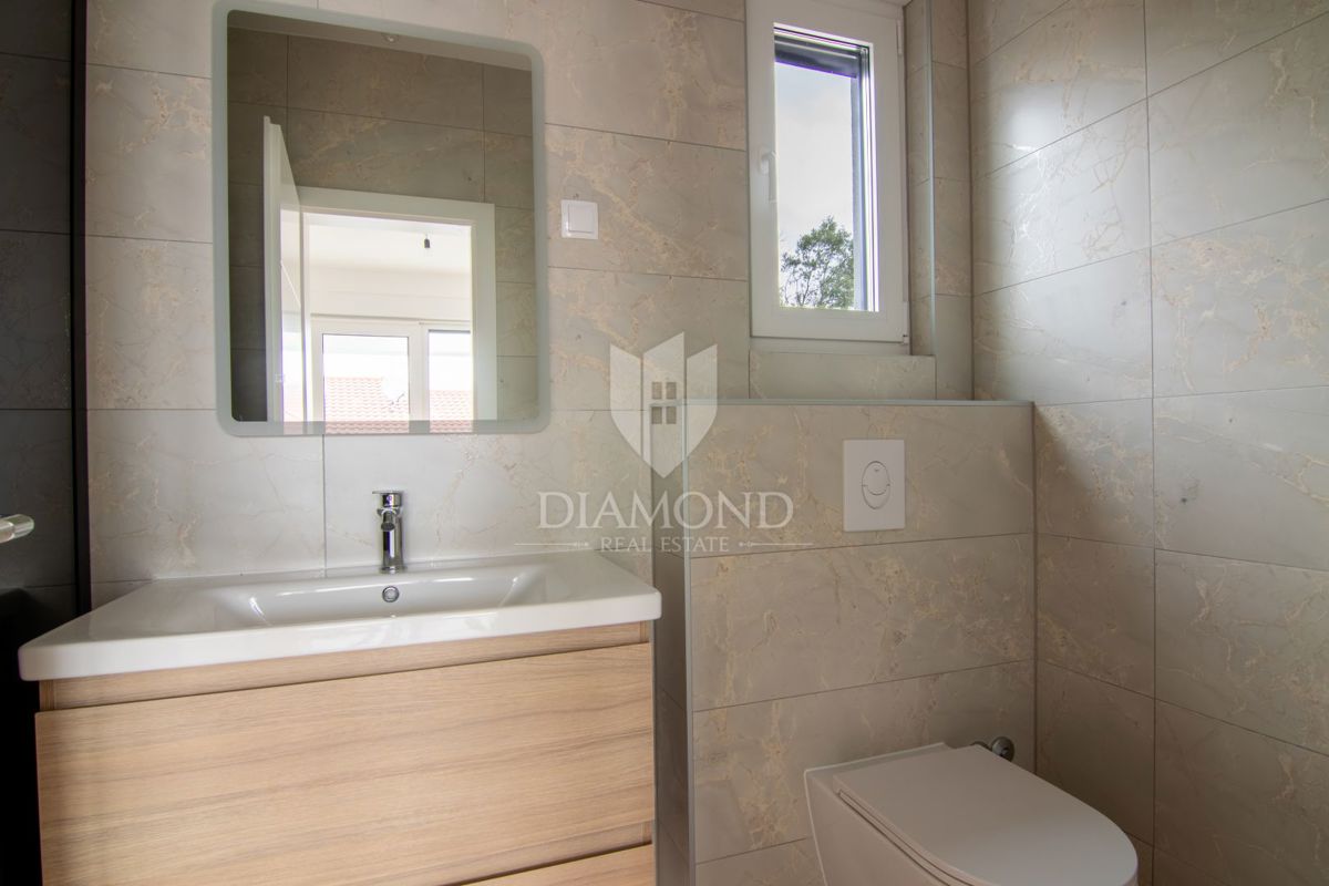 Casa bifamiliare con piscina