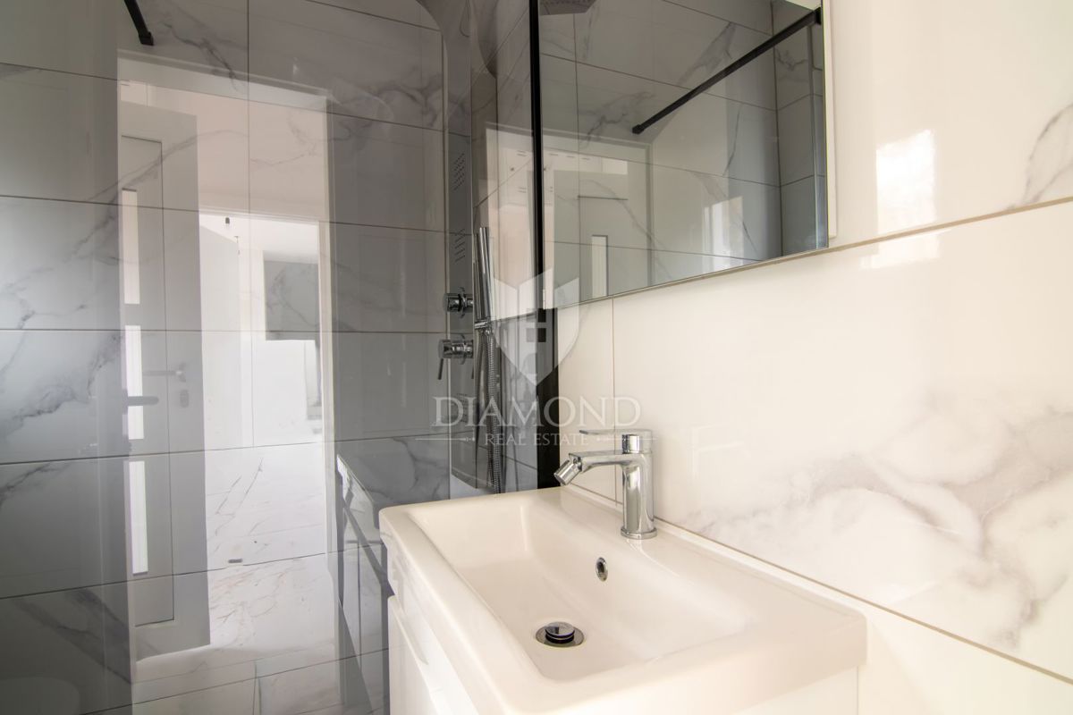 Casa bifamiliare con piscina