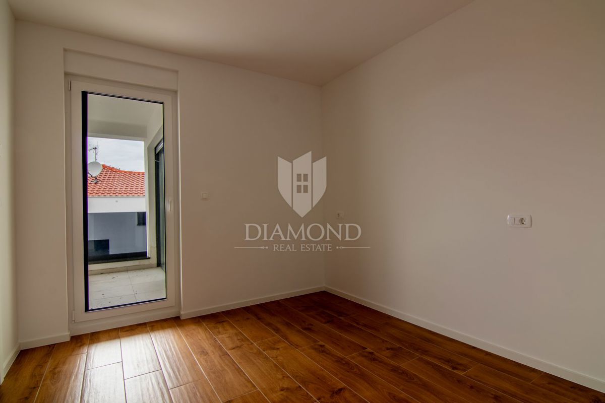 Casa bifamiliare con piscina