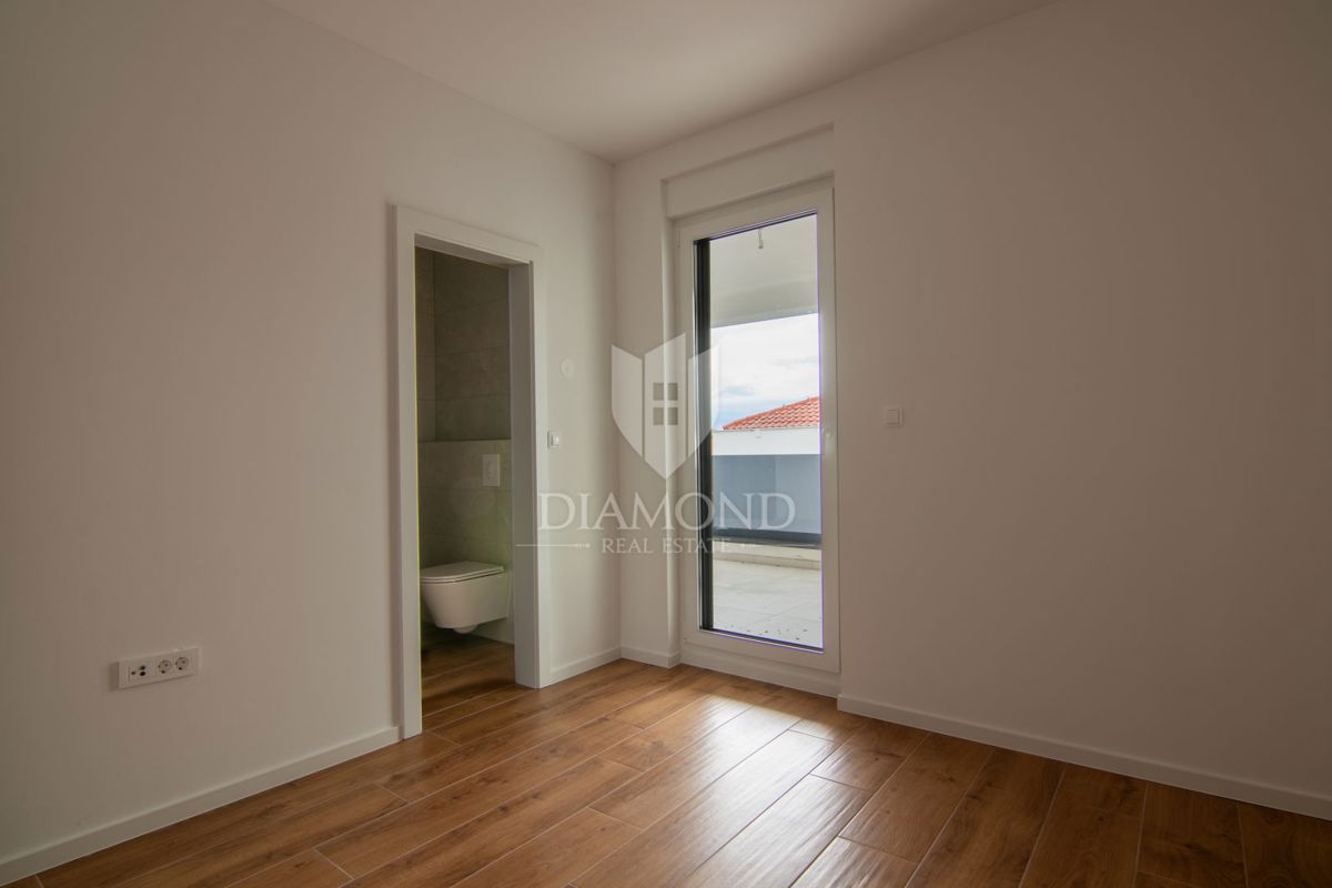 Casa bifamiliare con piscina