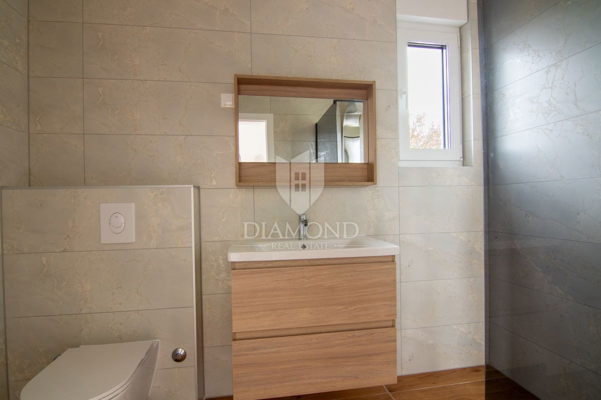 Casa bifamiliare con piscina