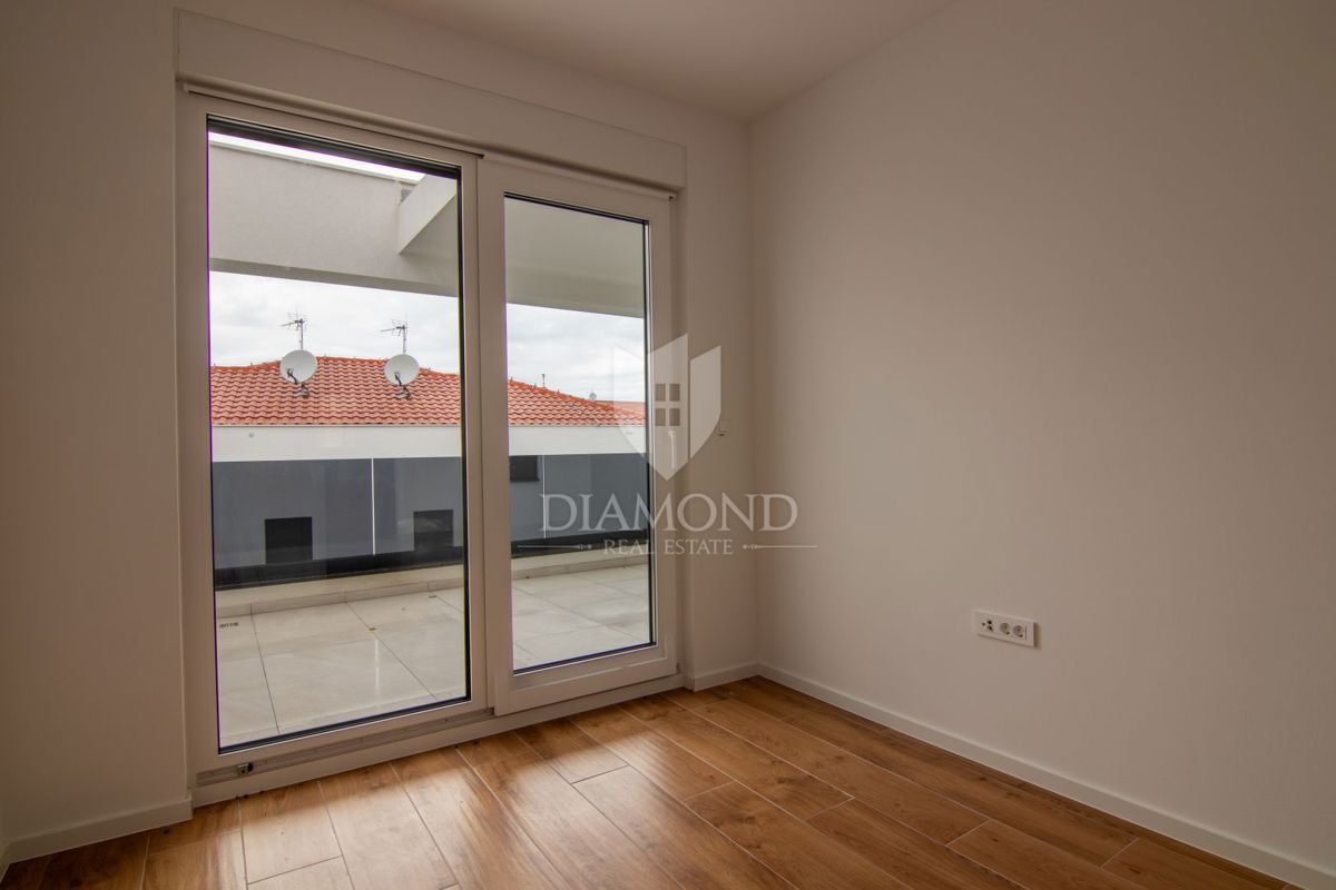 Casa bifamiliare con piscina