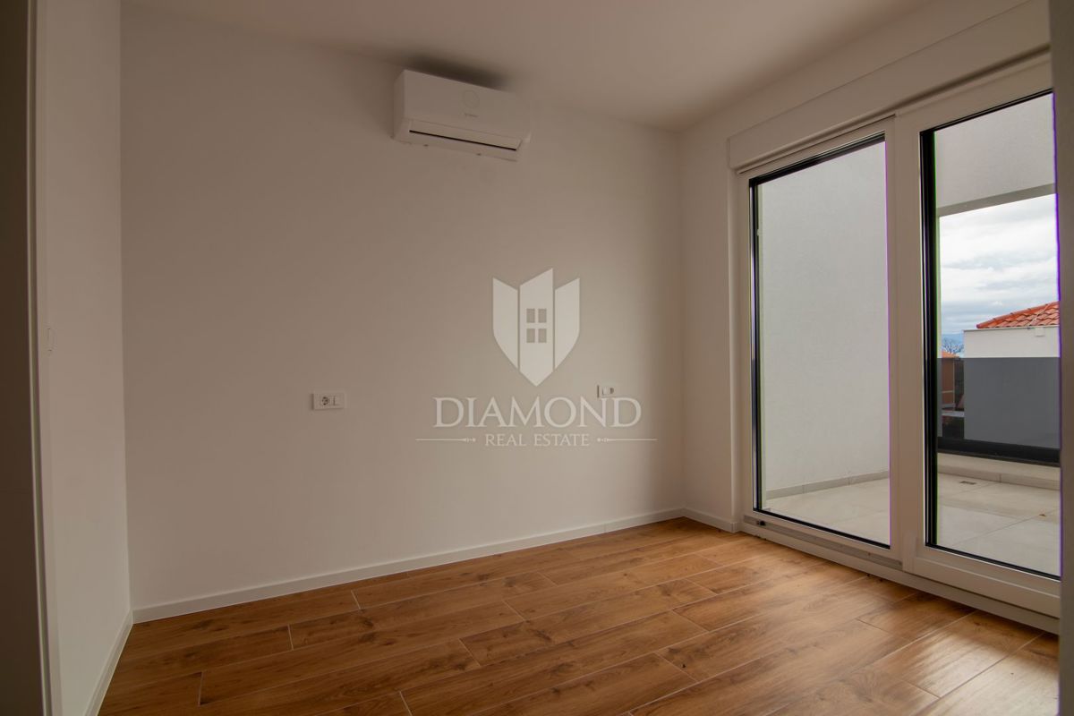 Casa bifamiliare con piscina