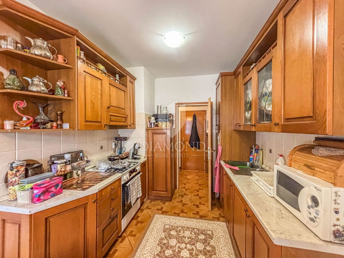 Umago, appartamento al piano terra nel centro della città!