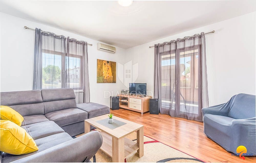 Casa con piscina nei dintorni di Pola, 2 unità abitative + garage + taverna