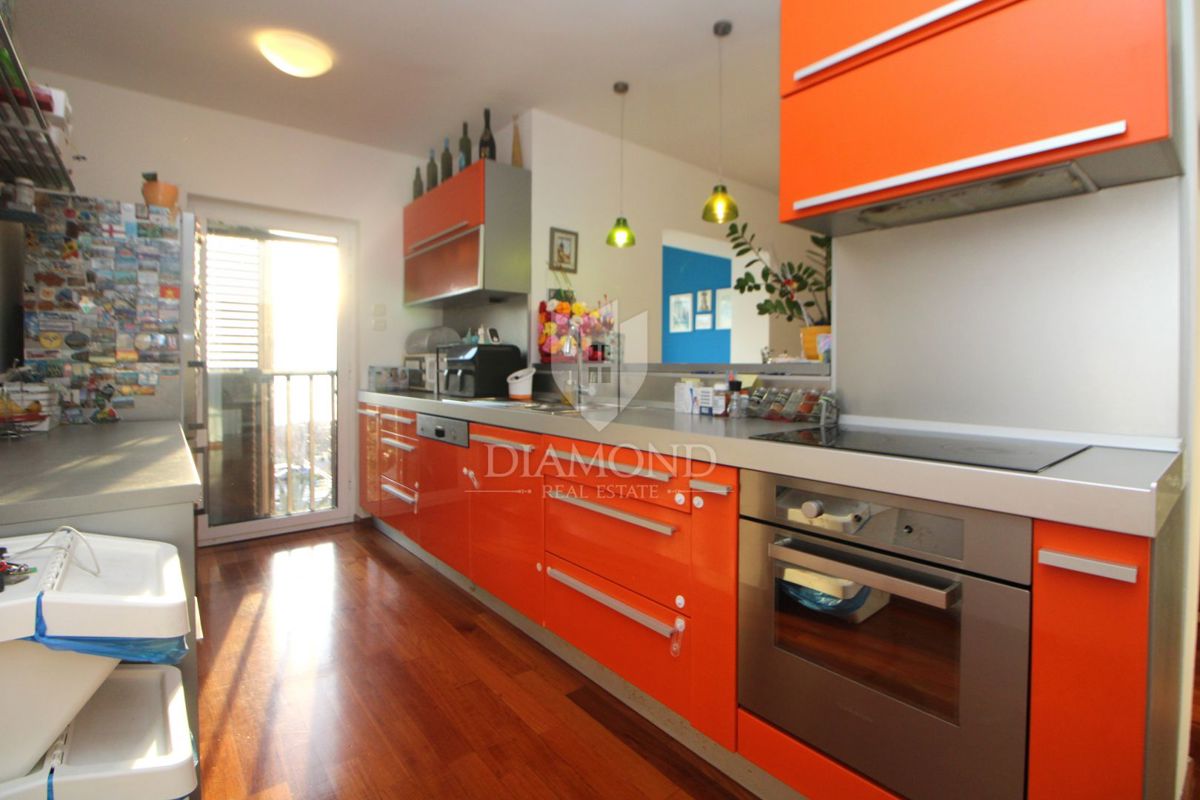 RIJEKA, KOSTRENA - Appartamento con splendida vista mare, 2 camere da letto + soggiorno