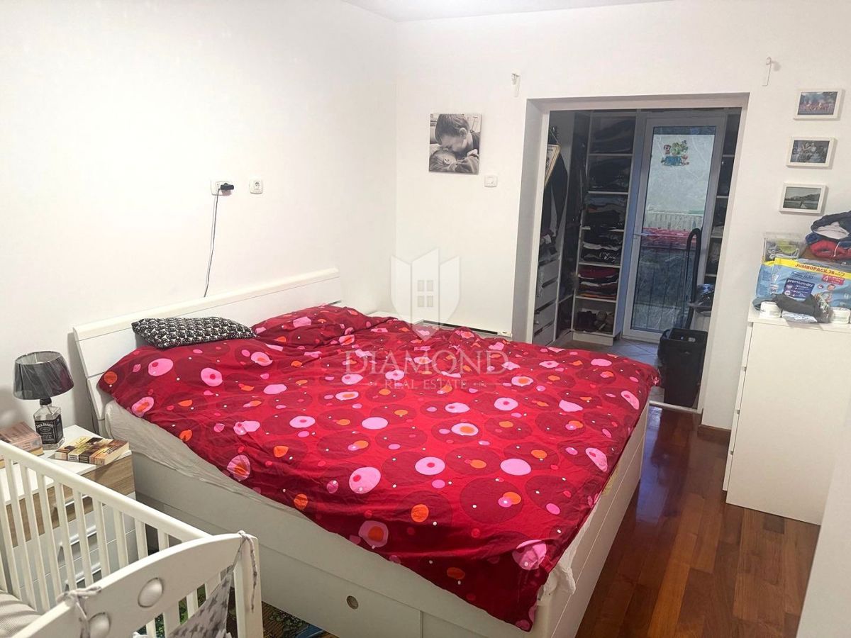 RIJEKA, KOSTRENA - Appartamento con splendida vista mare, 2 camere da letto + soggiorno