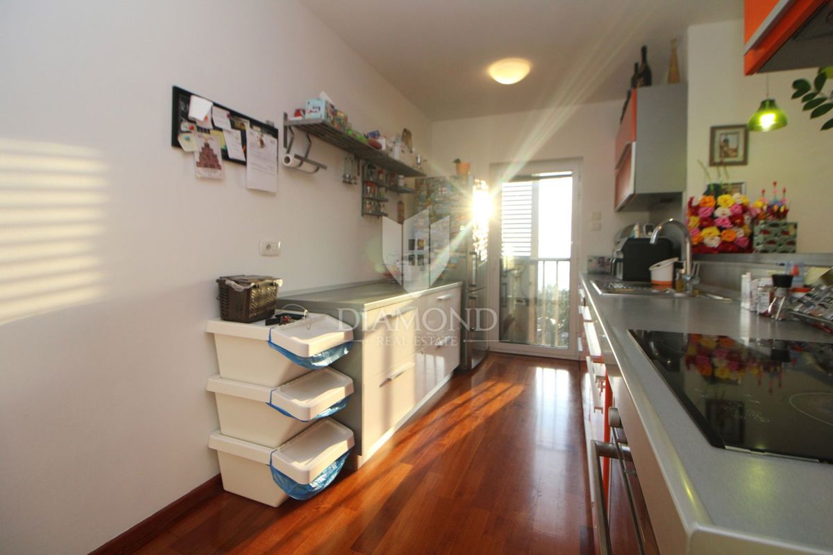 RIJEKA, KOSTRENA - Appartamento con splendida vista mare, 2 camere da letto + soggiorno