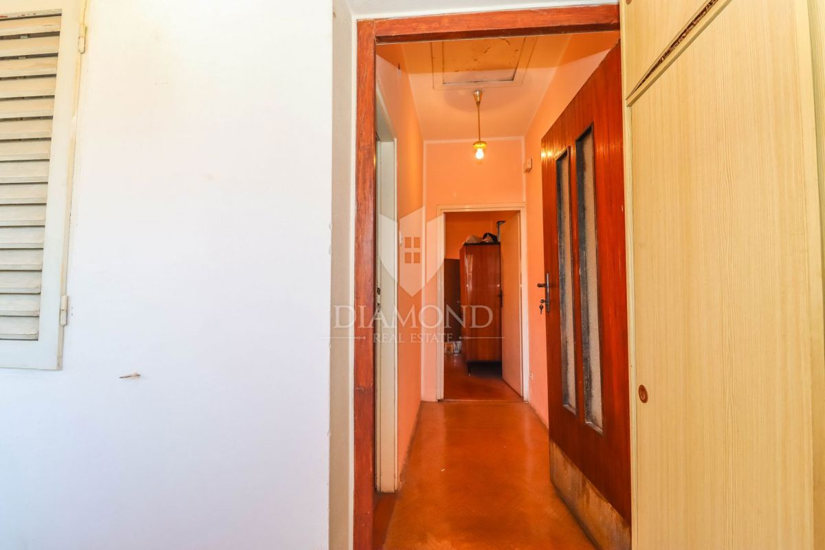 Centro di Pola: casa con cortile privato