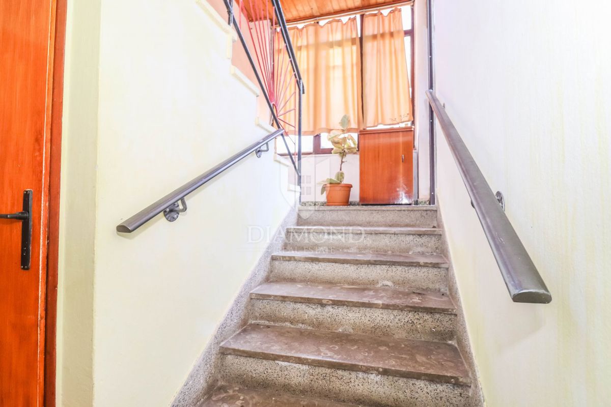 Centro di Pola: casa con cortile privato