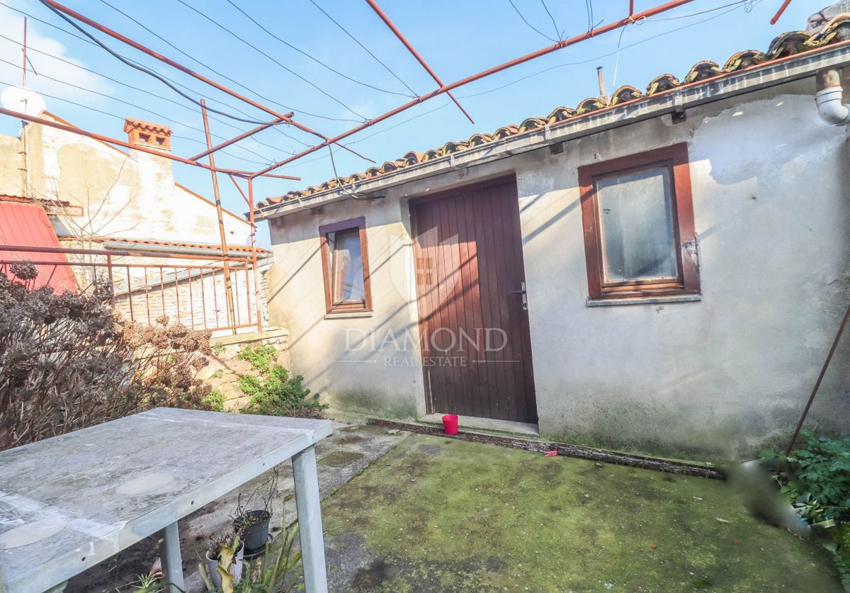Centro di Pola: casa con cortile privato