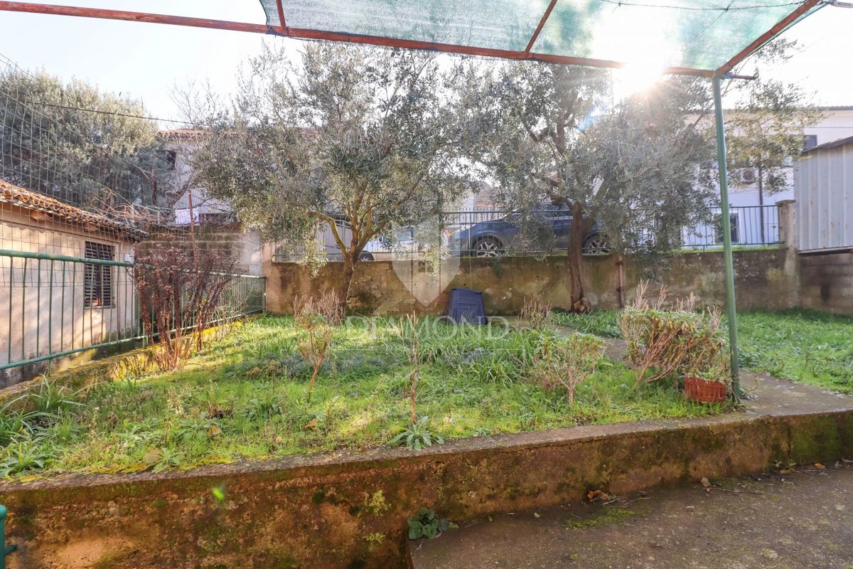 Centro di Pola: casa con cortile privato